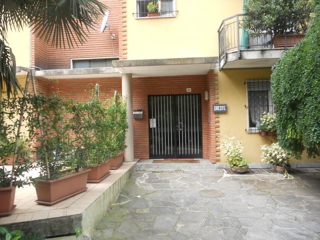 Bed and Breakfast Terrazza Con Vista Grande à Laveno-Mombello Extérieur photo